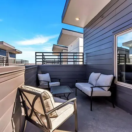 Private Rooftop Patio + 4 Story Home In Downtown Fw